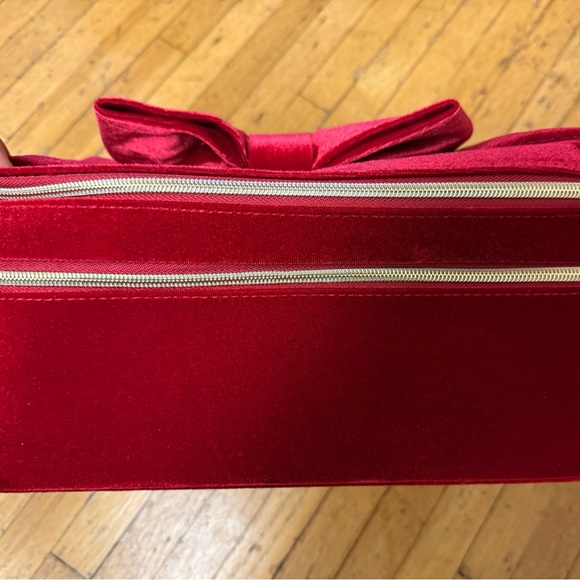 Estee Lauder Red Bow Soft Two Zippered Layers 2024 Empty Train Case - Picture 2 of 3